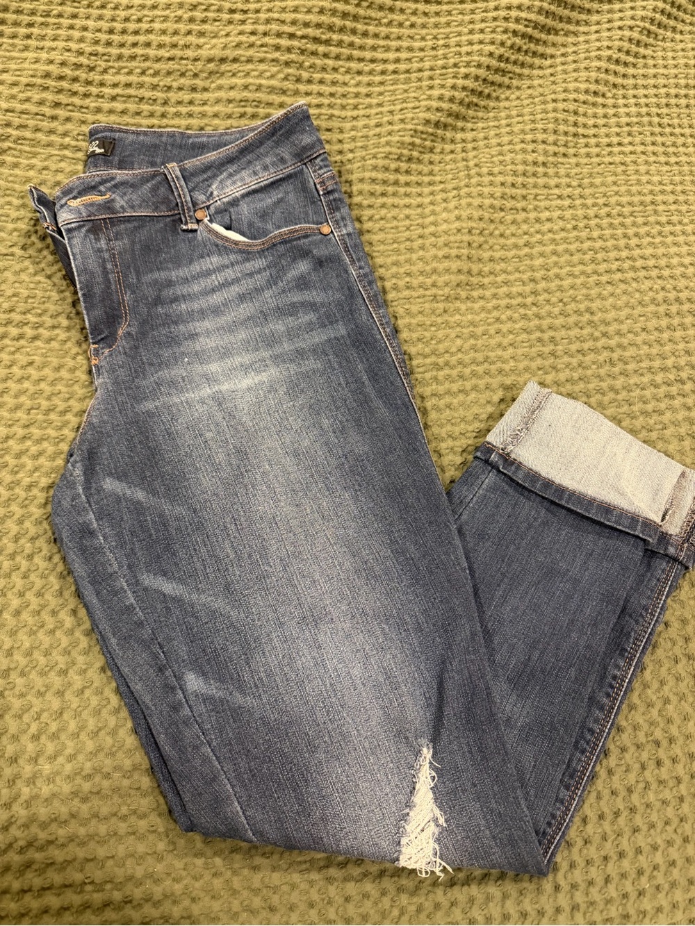 1822 Denim Women's Faded Blue Distressed Skinny Jeans